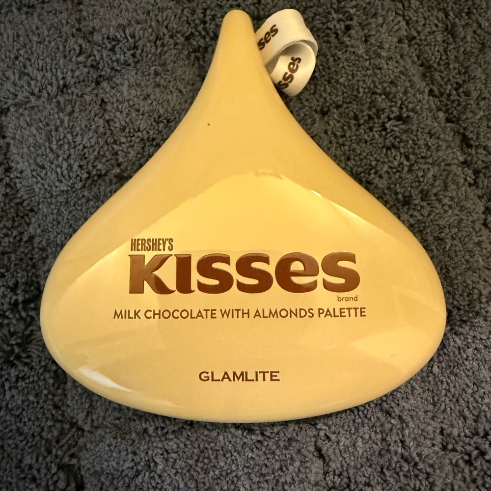 Glamlite Milk Chocolate with Almonds Palette
